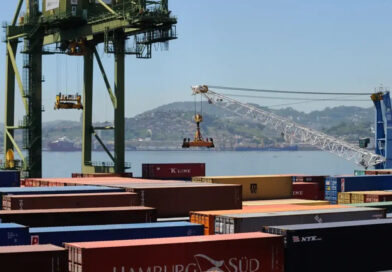 Mesmo com tarifaço, desempenho recorde das exportações impulsiona melhoria nas contas externas do Brasil Desempenho recorde das exportações impulsiona melhoria nas contas externas do Brasil